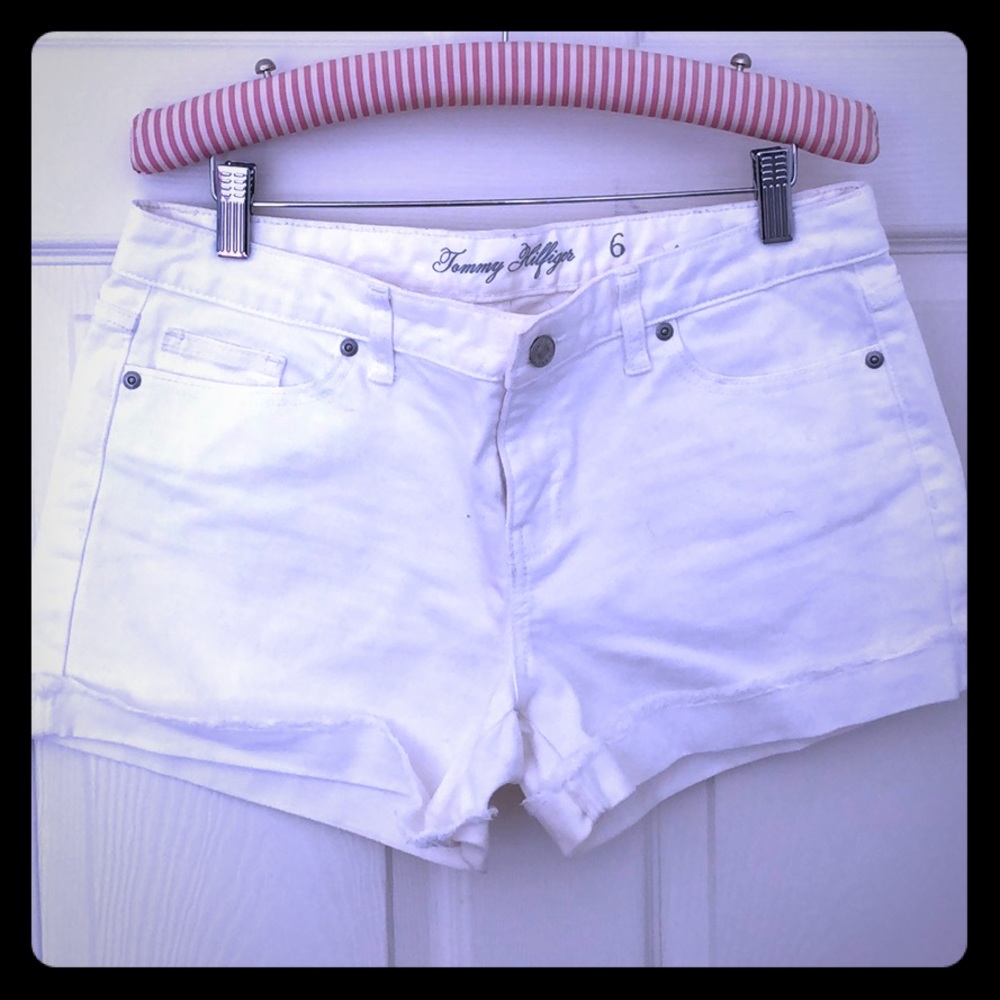 Tommy Hilfiger white shorts. Mid to low waist.